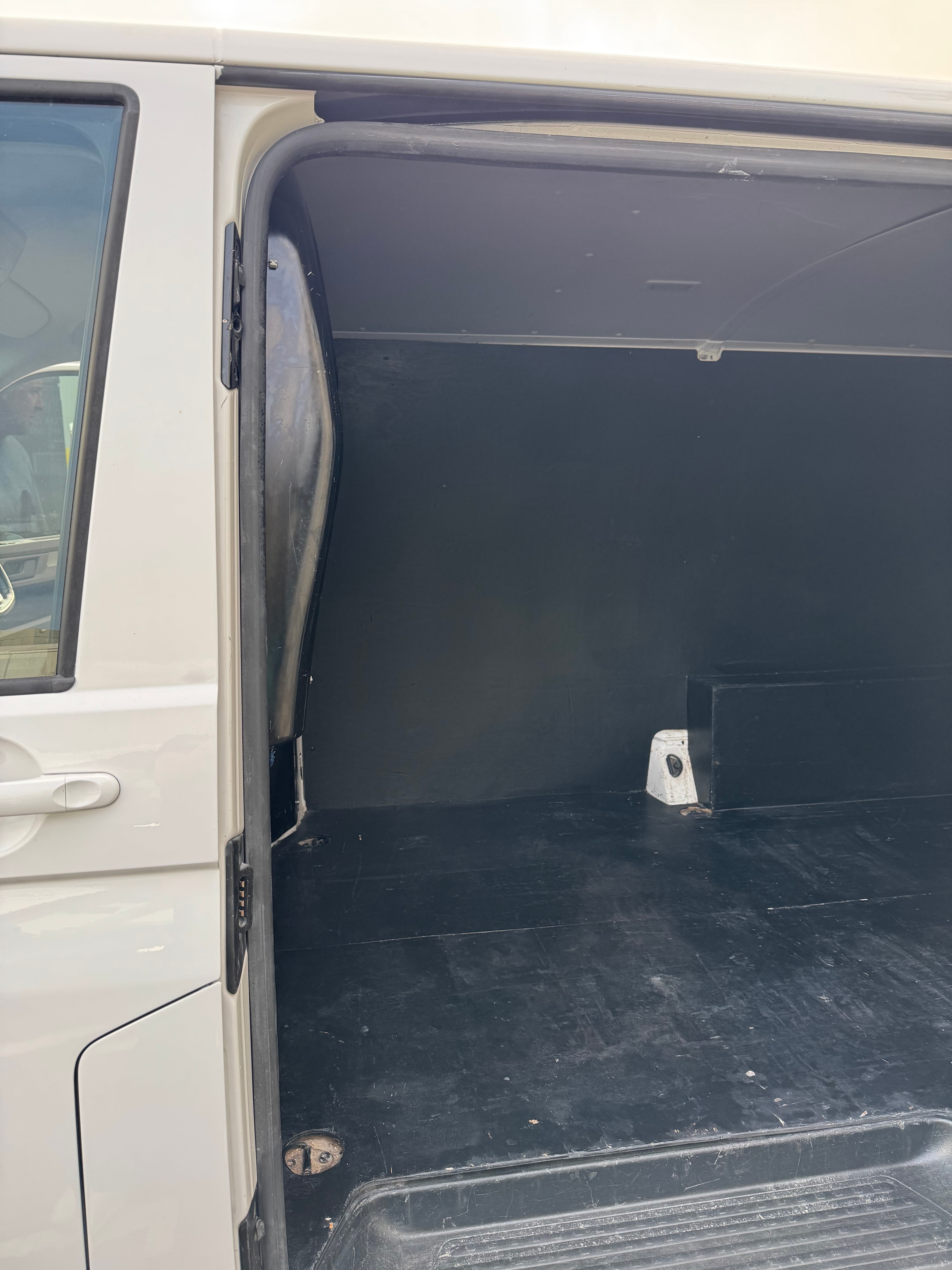 2021 VW Transporter T6.1 Candy White — rear load doors