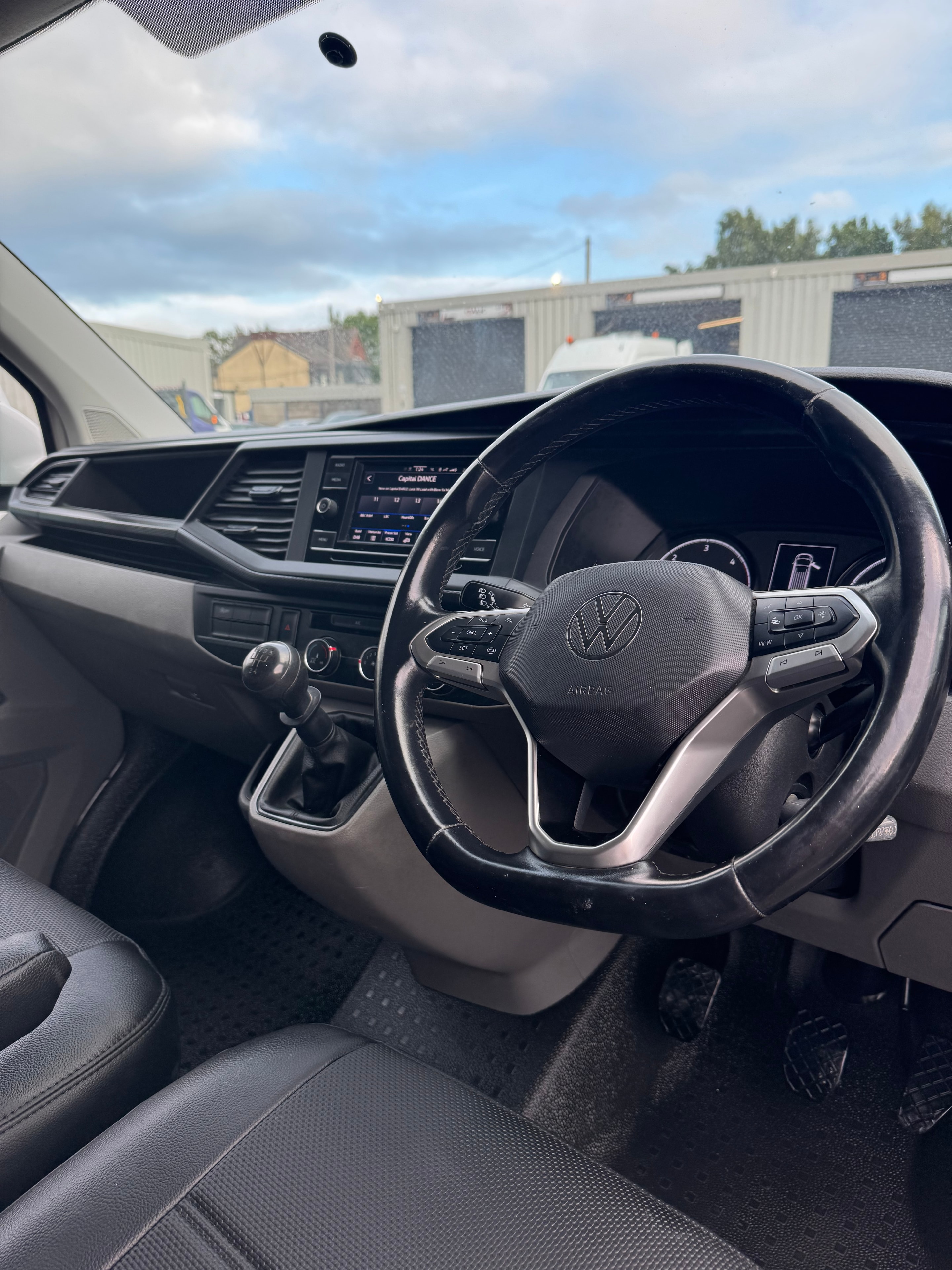 2021 VW Transporter T6.1 Candy White — steering wheel